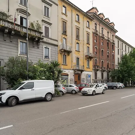 Guesthost - Modern X5 In Porta Romana Appartement